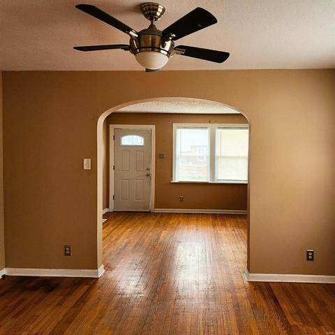 706 Tesmore Pl, Saint Louis, MO 63135 photo 4