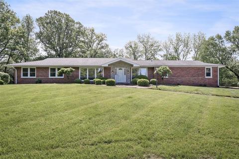 520 Fairways Cir, Creve Coeur, MO 63141