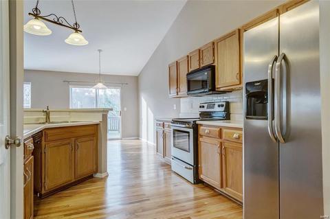 2707 Brook Meadow Ln, O'fallon, MO 63368 photo 9