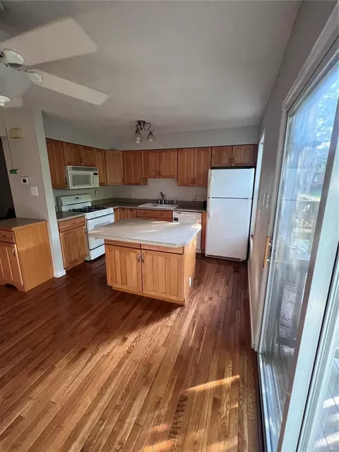 2018 New Sun Dr, Florissant, MO 63031