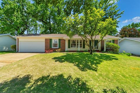 3041 Wintergreen Dr, Florissant, MO 63033