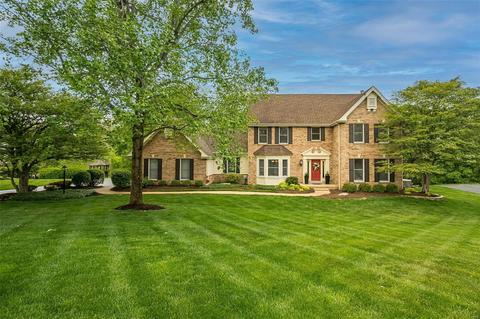 2033 Kehrsboro Dr, Chesterfield, MO 63005