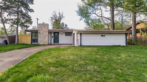 701 Fieldcrest Dr, Saint Louis, MO 63126