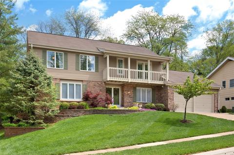 612 Amberwood Ln, Ballwin, MO 63021