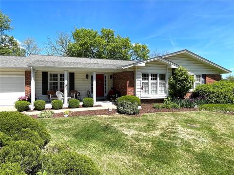 709 Guenevere Dr, Ballwin, MO 63011