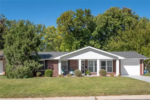 401 Elmhurst Dr, Saint Charles, MO 63301
