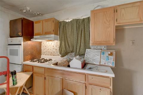 2 Blakemore Pl, Saint Louis, MO 63121 photo 2