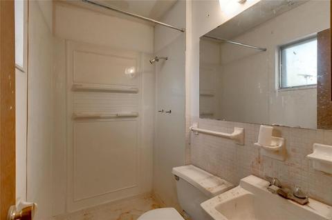 2 Blakemore Pl, Saint Louis, MO 63121 photo 5