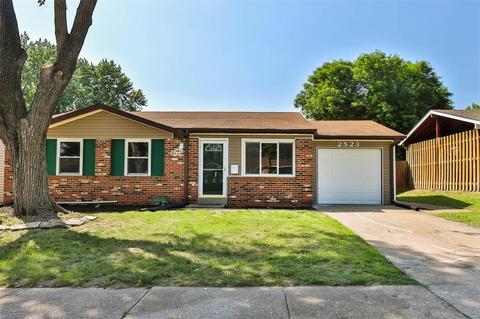 2523 Saddle Ridge Dr, Florissant, MO 63031