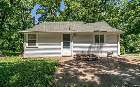 378 Crest Dr, Ballwin, MO 63021