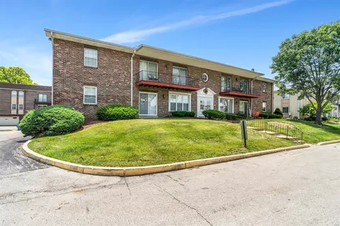 10316 Forest Brook Ln #H, Saint Louis, MO 63146