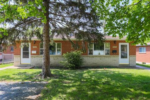9962 Sue Ct, Saint Ann, MO 63074 photo 1