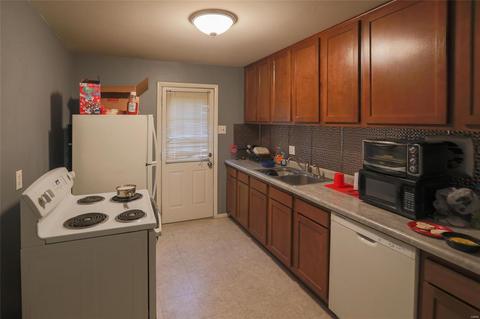 9962 Sue Ct, Saint Ann, MO 63074 photo 11