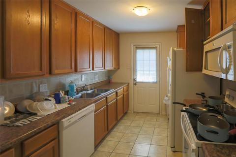 9962 Sue Ct, Saint Ann, MO 63074 photo 4