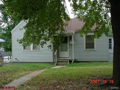 7042 Roslyn Dr, Saint Louis, MO 63136