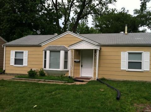 9700 Dennis Dr, Saint Louis, MO 63136