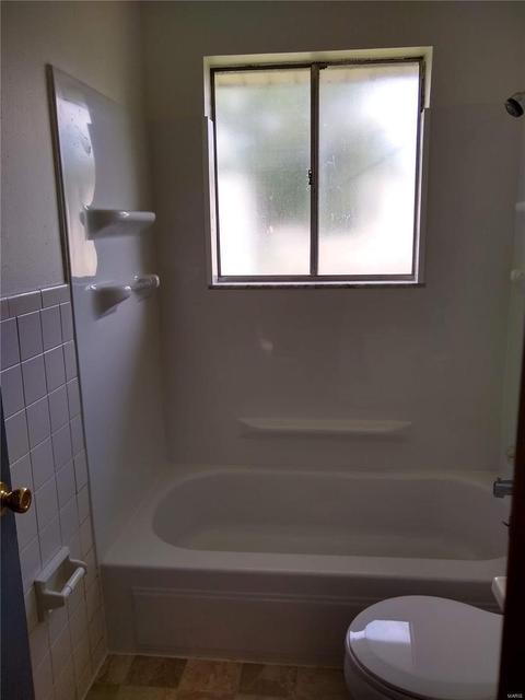 4040 Esseldale, Saint Ann, MO 63074 photo 2