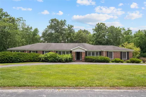 12370 Coppersmith Ct, Saint Louis, MO 63131