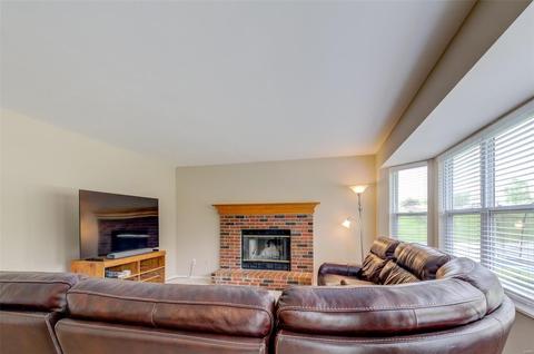 1332 Bryan Valley Dr, O'fallon, MO 63366 photo 7