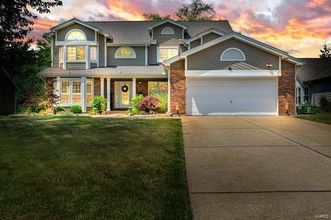 911 Hemingway Ln, Weldon Spring, MO 63304