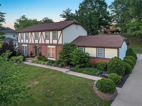 14956 Manor Ridge Dr, Chesterfield, MO 63017