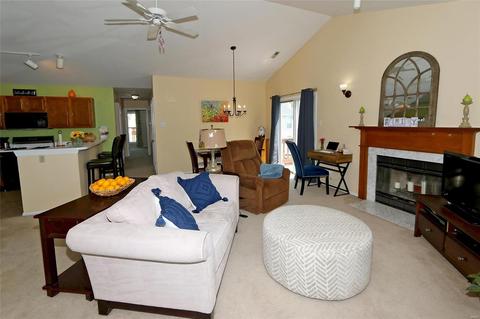 1626 Whispering Crk #C, Ballwin, MO 63021 photo 4