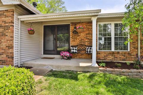 656 Hickory Knoll Ct, Ballwin, MO 63021 photo 4