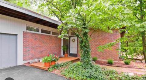 2432 Trossock Ln, Kirkwood, MO 63122