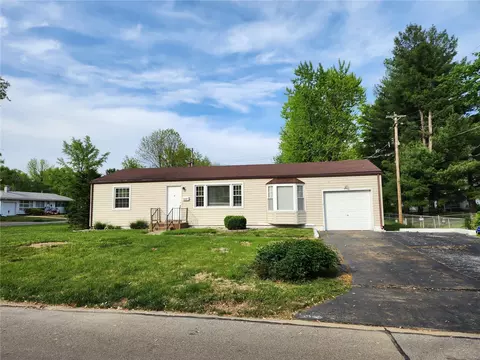 9860 Calumet Dr, Saint Louis, MO 63137