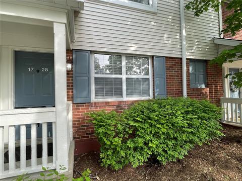 1728 Redbird Cv, Brentwood, MO 63144