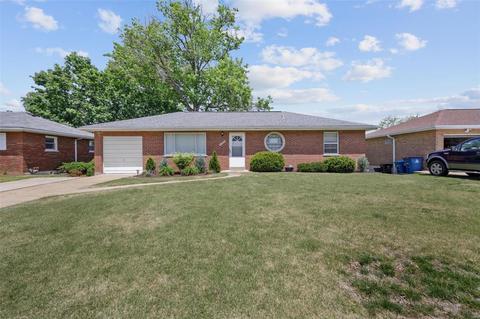 1255 Darding Dr, Saint Louis, MO 63125