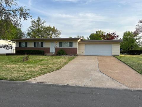 880 Borgia Ln, Florissant, MO 63031