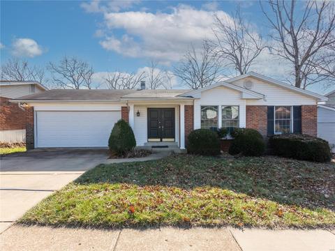 2902 Spring Water Dr, Saint Louis, MO 63129