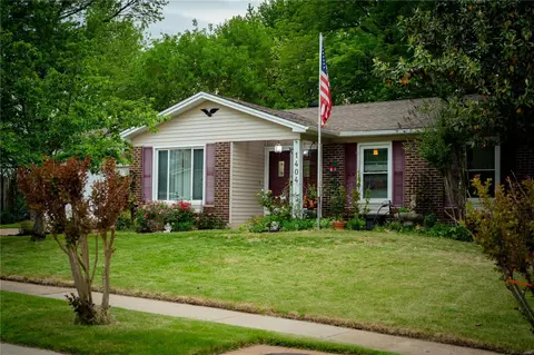 1404 Annilo Dr, Florissant, MO 63031