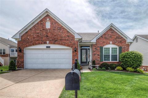 5 Eagle Bluff Ln, Saint Charles, MO 63303
