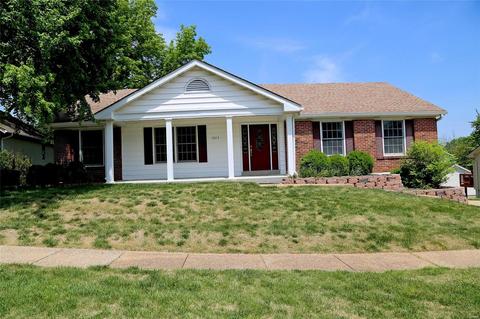 1823 Dougherty Estates Dr, Ballwin, MO 63021