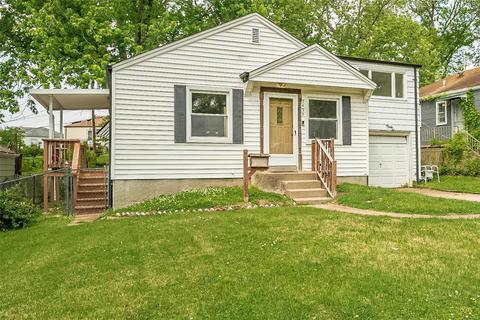7435 Esterbrook Dr, Country Club Hills, MO 63136