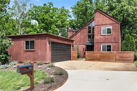 940 Barcroft Woods Ct, Manchester, MO 63021