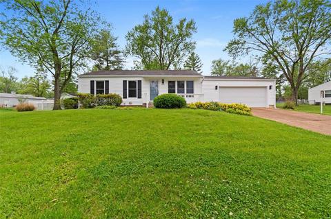 442 Bush Dr, Ballwin, MO 63021
