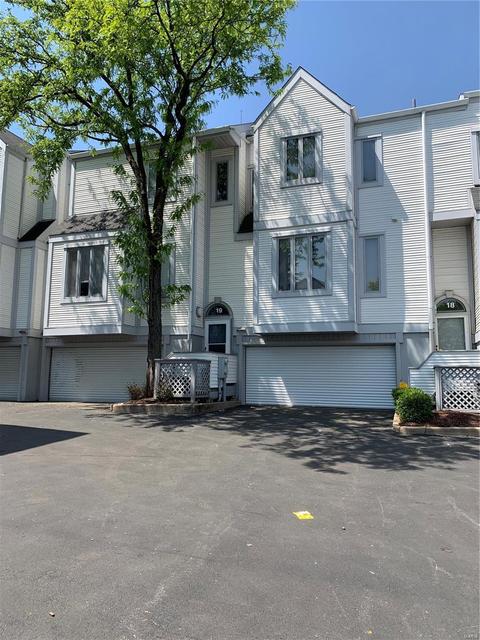 19 Columbus Square Dr, Saint Louis, MO 63101