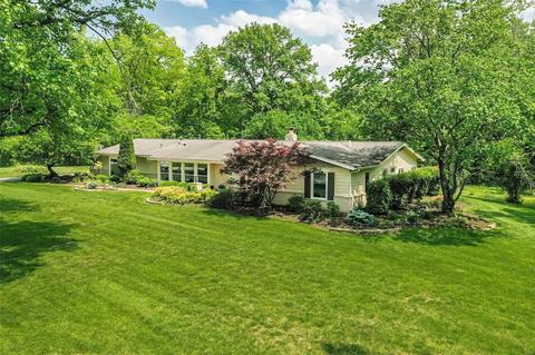 10 Chamblee Ln, Creve Coeur, MO 63141