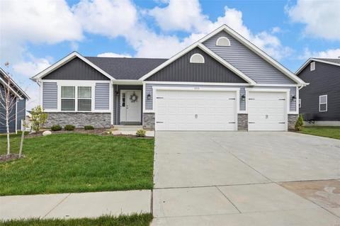 205 W Pine Creek Ct, Wentzville, MO 63385