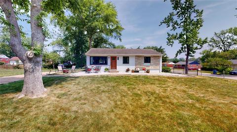 9940 Chantenay Dr, Saint Louis, MO 63123