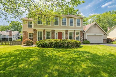 312 Fox Briar Ln, Ballwin, MO 63021 photo 2