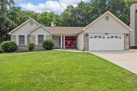 693 Napa Ln, Saint Charles, MO 63304
