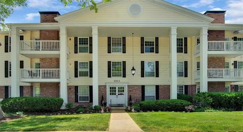 1511 Hampton Hall Dr #9, Chesterfield, MO 63017