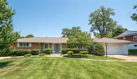 10041 Stonell Dr, Affton, MO 63123