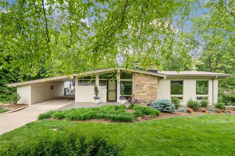 653 Craigwoods Dr, Kirkwood, MO 63122