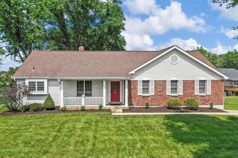 305 Summer Ridge Dr, Saint Charles, MO 63304