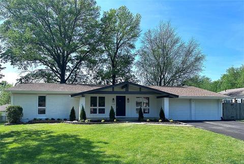 110 Windcliffe Dr, Ballwin, MO 63021